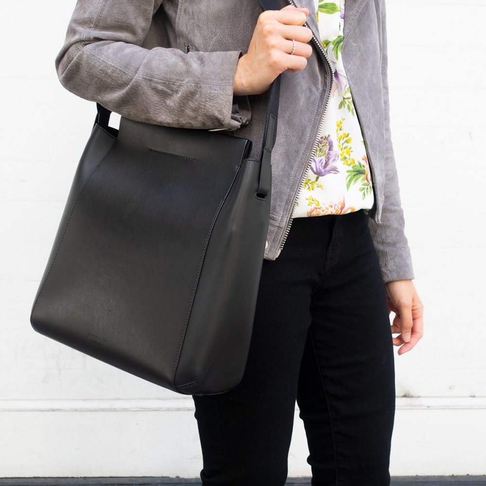 Everlane Form Bag in Black Leather | Fits 13" Laptops